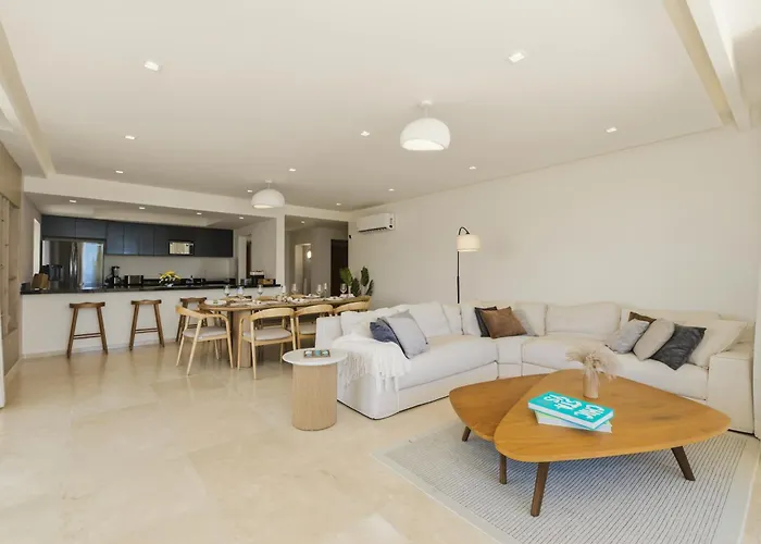 Luxury Penthouse With Oasis Private Rooftop Apartment *
