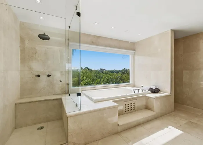 Luxury Penthouse With Oasis Private Rooftop Apartment *
