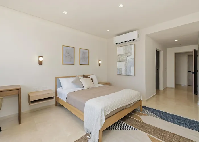 Luxury Penthouse With Oasis Private Rooftop Apartment *